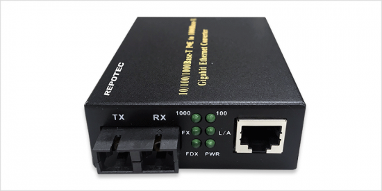 06-RP-MC311PSC_02 RP-MC311PSC	, 10/100/1000 Base-T to 100/1000Base-SX Gigabit PoE Media Converter, MM/SC-550m
